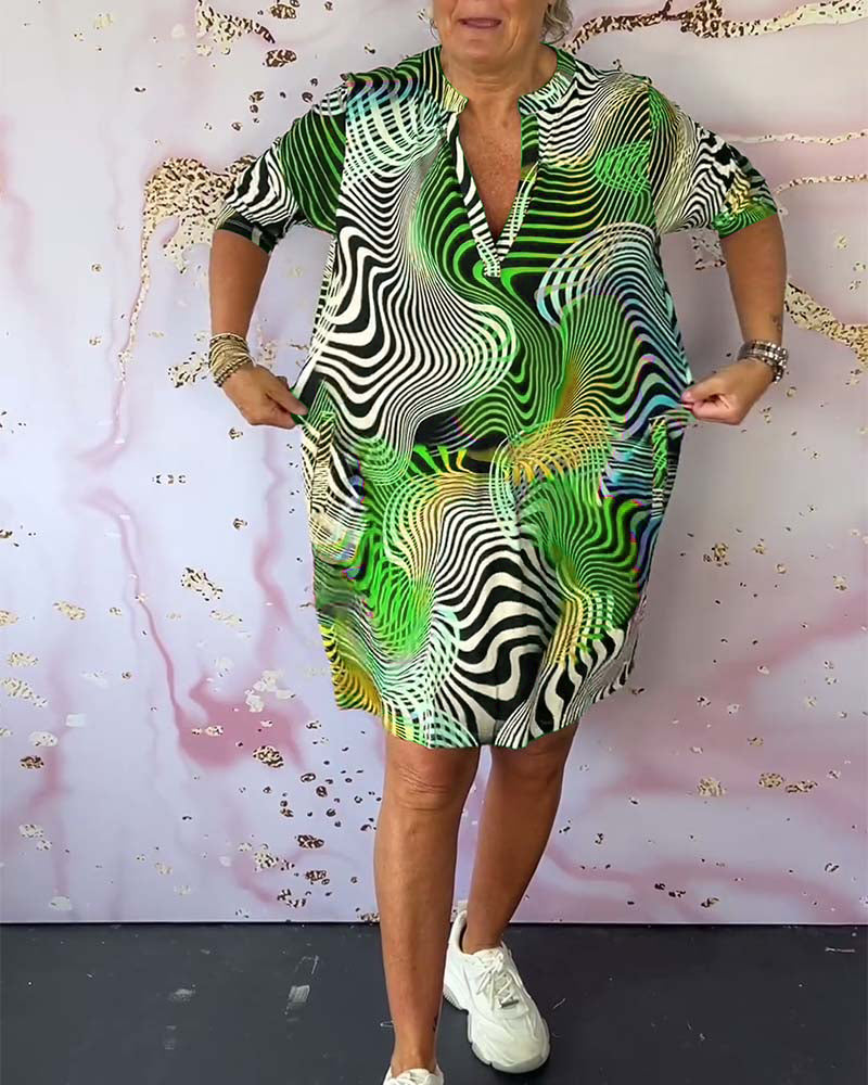 Yara – Elegant & Färgstark Sommarklänning med V-ringning