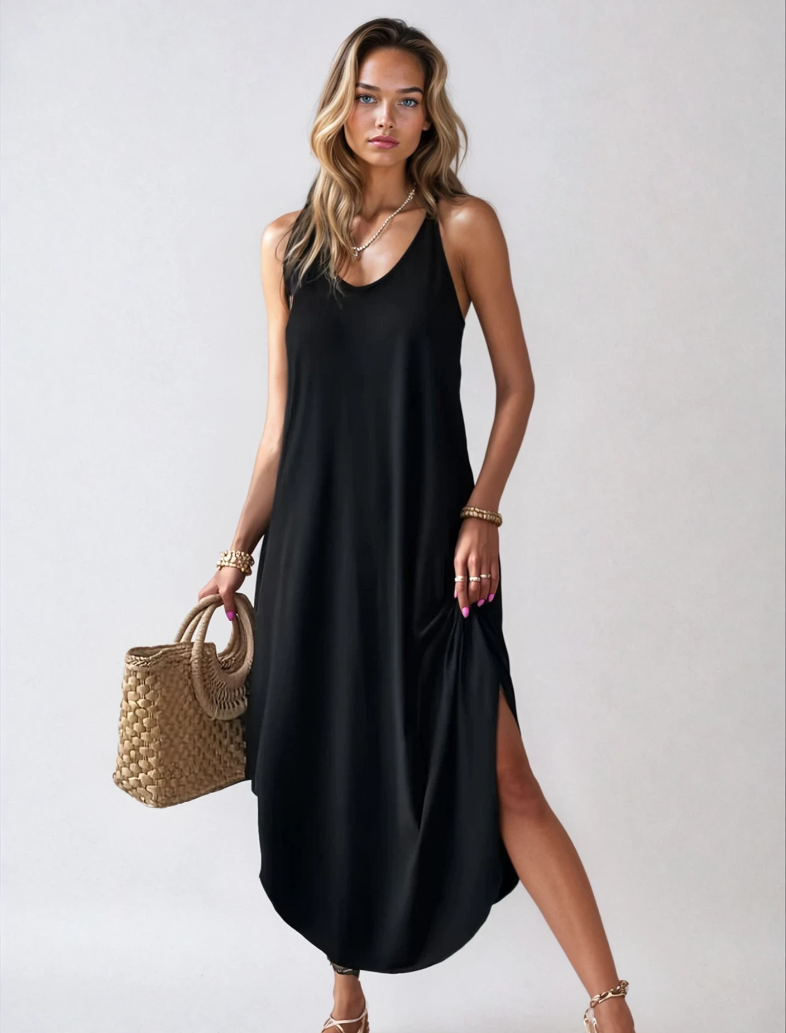 Zofia– Lång, Flödande Sommarklänning med Smala Axelband