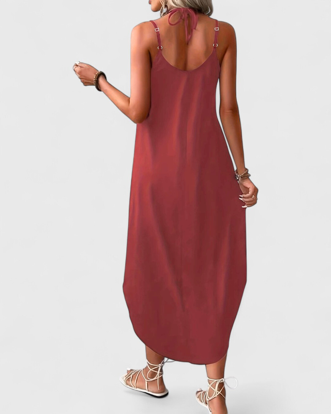 Zofia– Lång, Flödande Sommarklänning med Smala Axelband