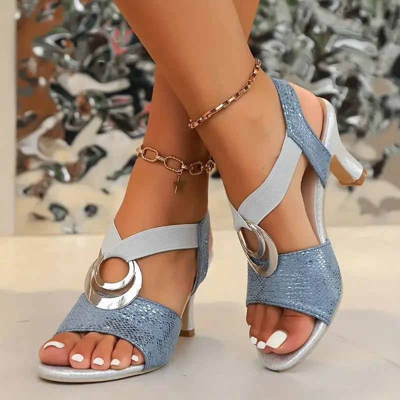 Paloma - Eleganta Pumps med Remmar och Dekorativt Spänne
