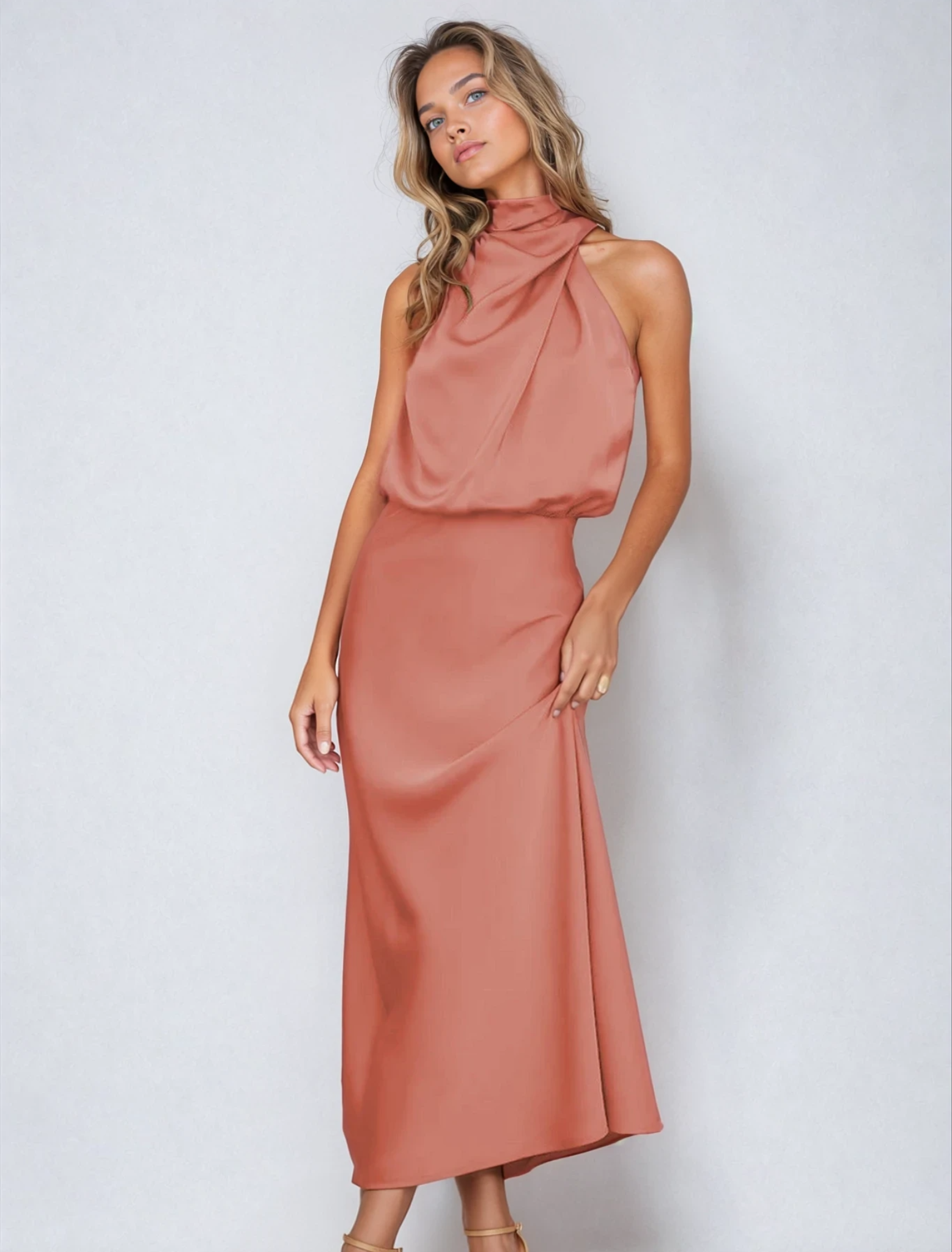 Solveig – Elegant Maxiklänning i Sidenlook