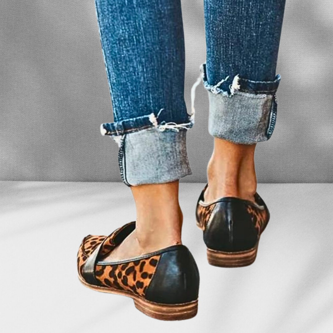 Noemi - Stilren Klassisk Loafer i Mockaimitation