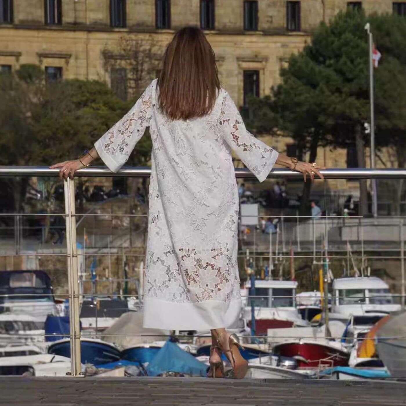 Gabrielle - Sommarens Vackra Spetsklänning