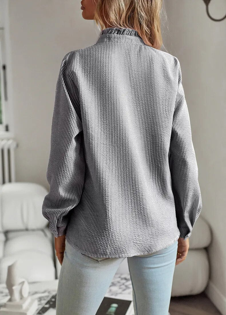 Lisbeth - Tidlös Elegans & Ultimat Komfort Blus med Volangkrage