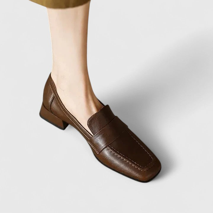 ELLIE – KLASSISKA LÅGKLACKADE LOAFERS