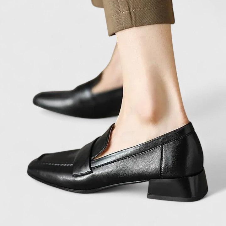 ELLIE – KLASSISKA LÅGKLACKADE LOAFERS