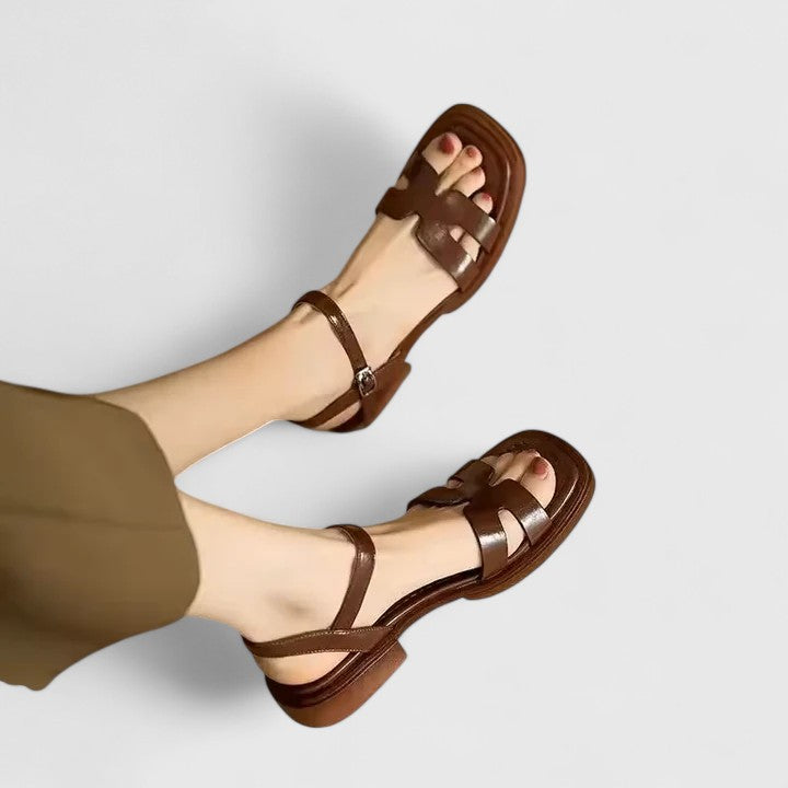 Elva - Sofistikerade Platta Sandaler