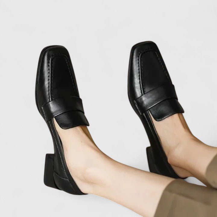 ELLIE – KLASSISKA LÅGKLACKADE LOAFERS