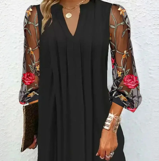 ELVIRA – ELEGANT MINIKLÄNNING MED BRODERADE ÄRMAR
