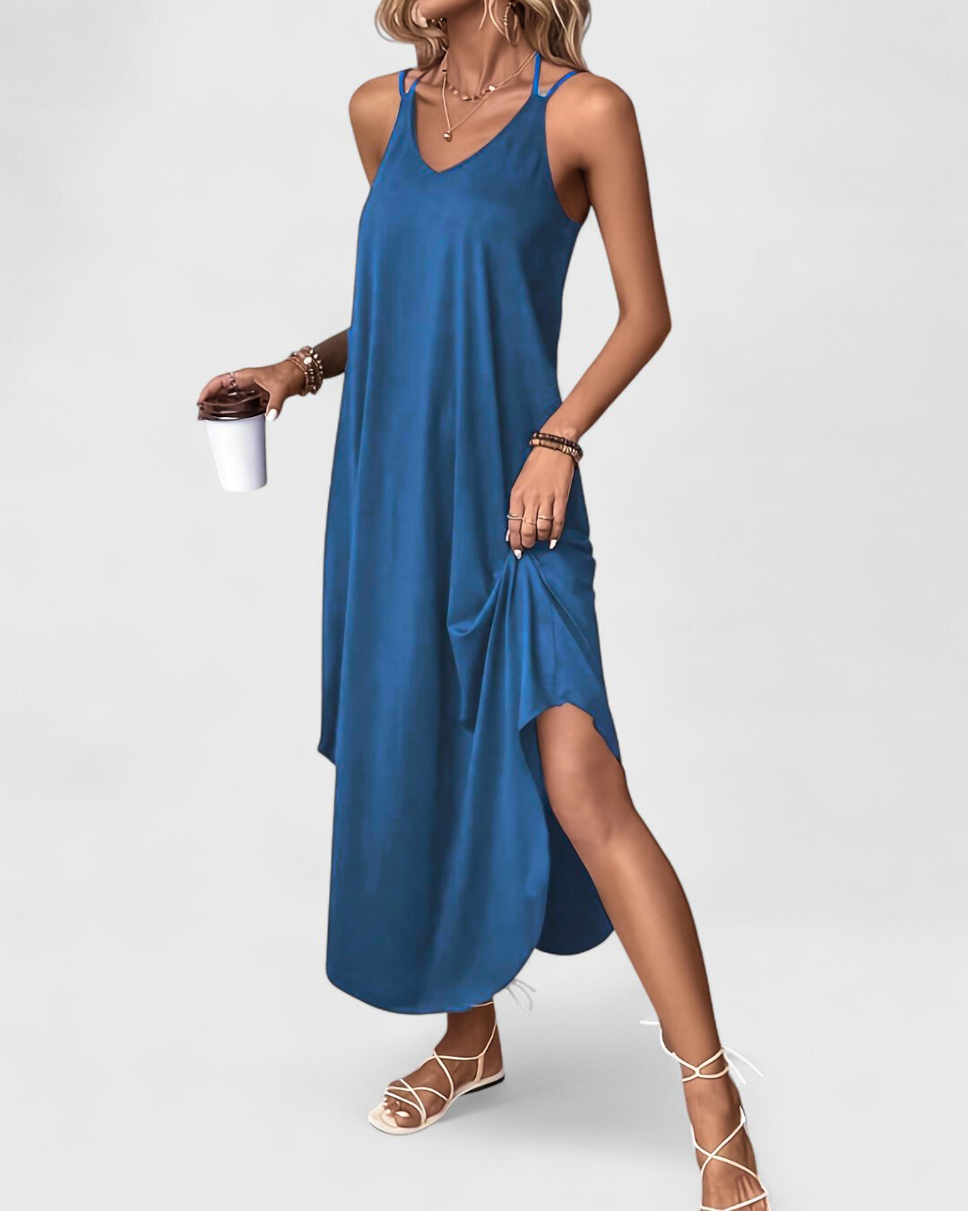 Zofia– Lång, Flödande Sommarklänning med Smala Axelband