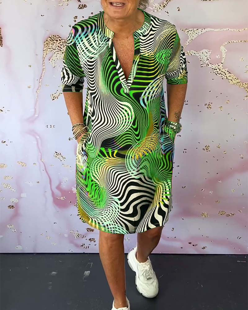 Yara – Elegant & Färgstark Sommarklänning med V-ringning