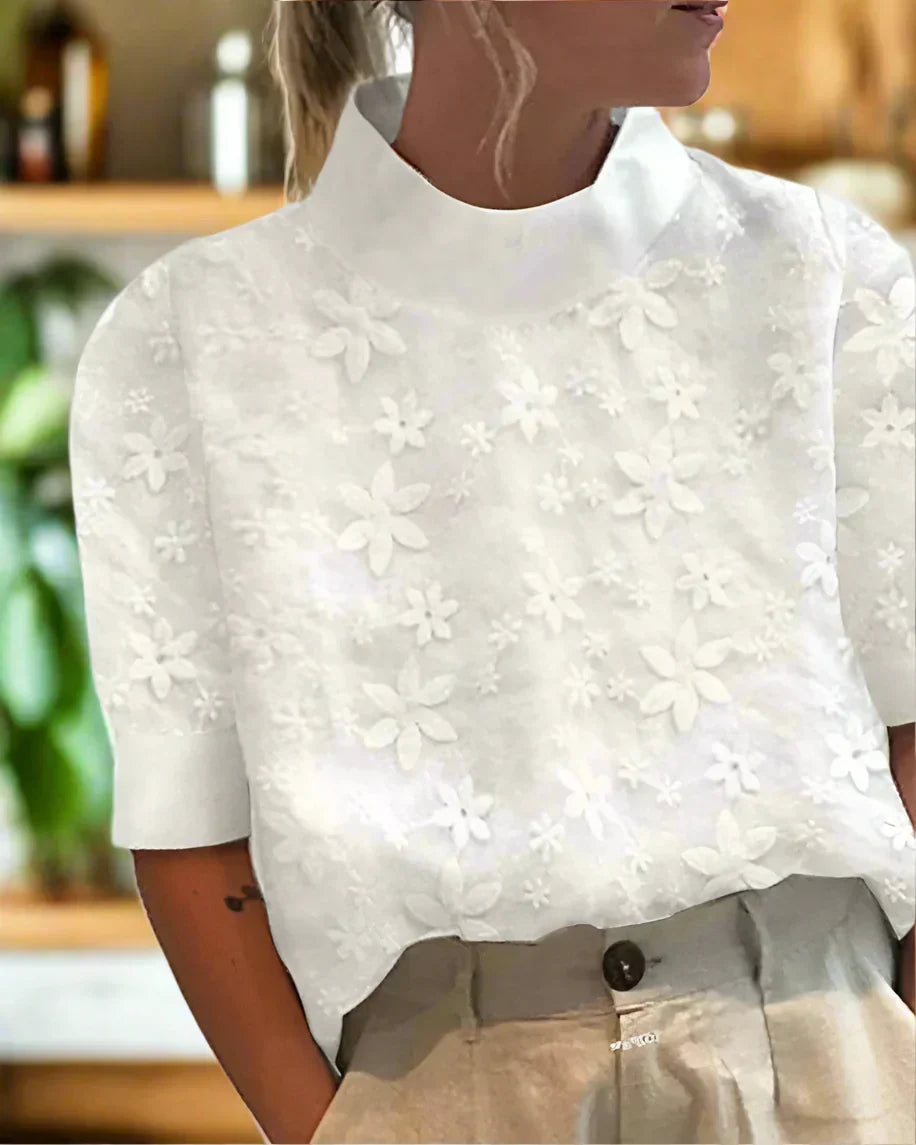 Cécile – Elegant Broderad Sommarblus med Stilren Ståkrage