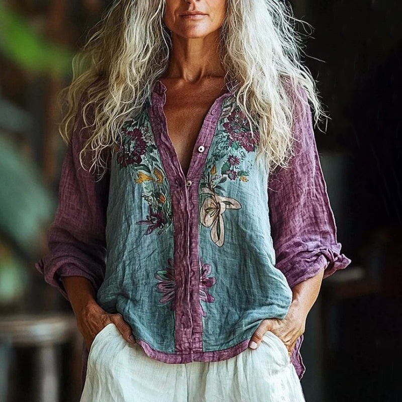 ASTRID – BOHEMISK BLOMMIG BLUS MED KNAPPAR