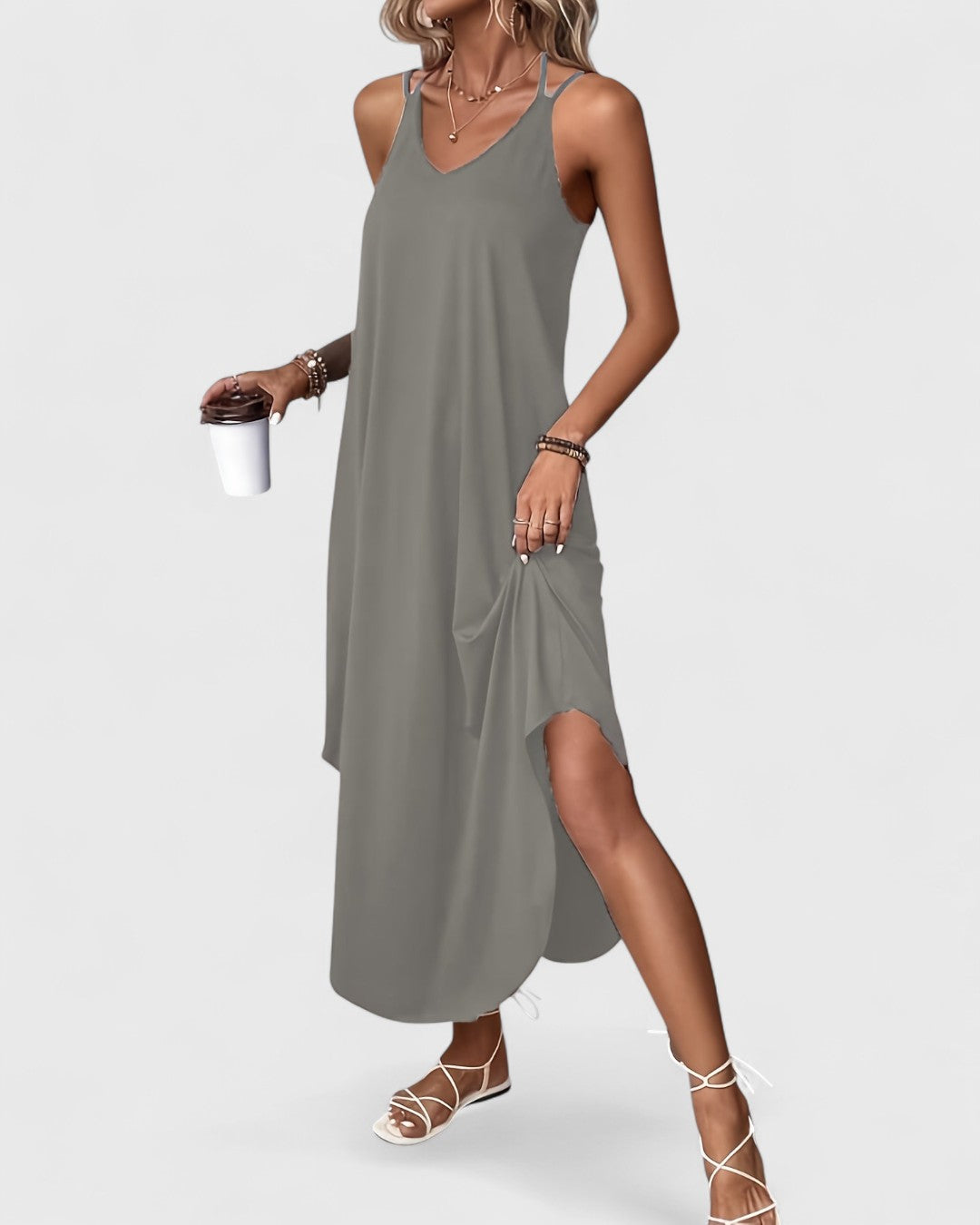 Zofia– Lång, Flödande Sommarklänning med Smala Axelband