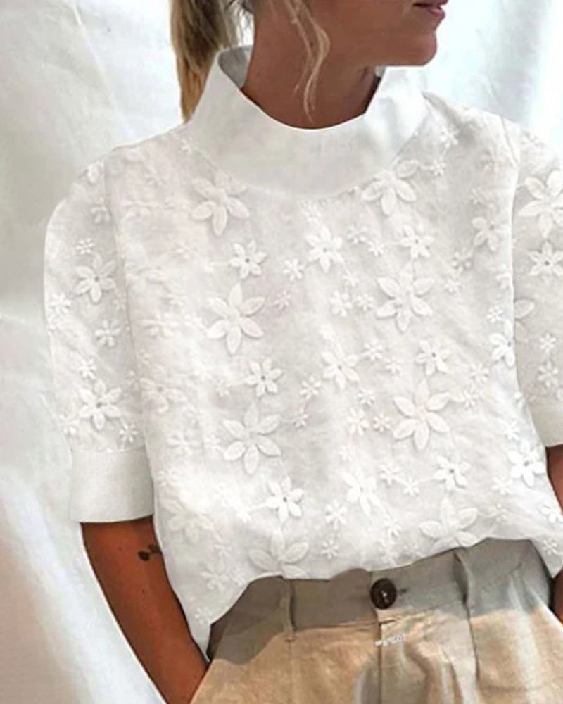Cécile – Elegant Broderad Sommarblus med Stilren Ståkrage