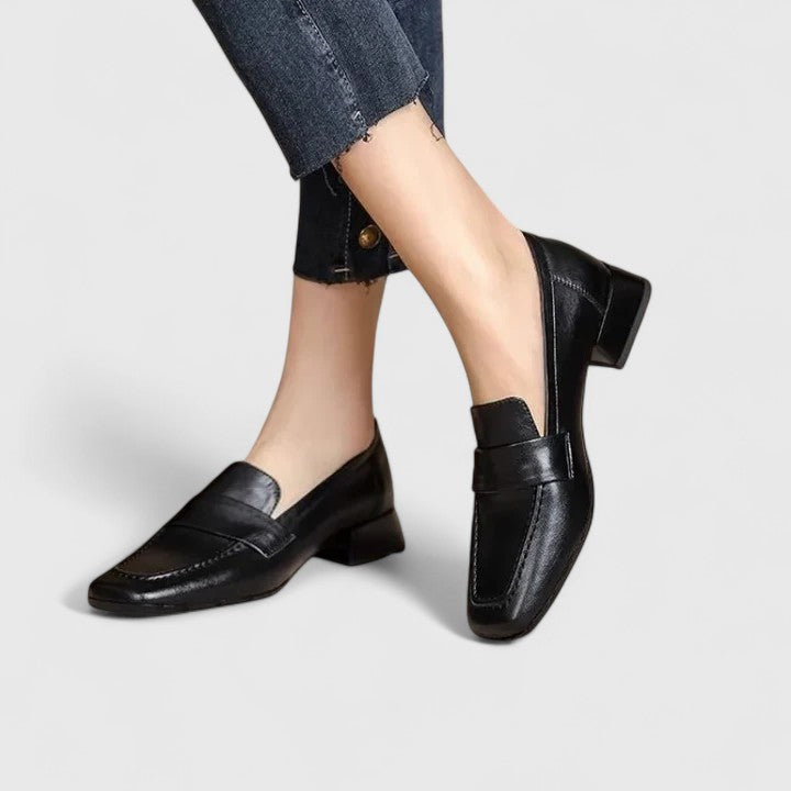 ELLIE – KLASSISKA LÅGKLACKADE LOAFERS