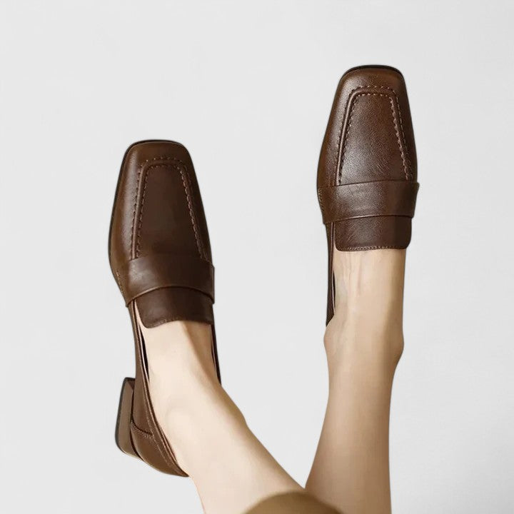 ELLIE – KLASSISKA LÅGKLACKADE LOAFERS