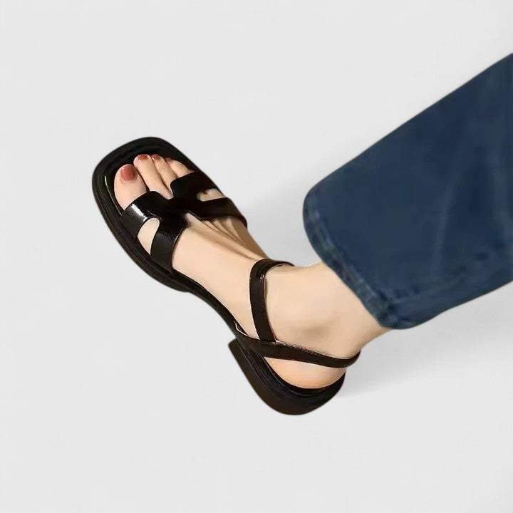 Elva - Sofistikerade Platta Sandaler