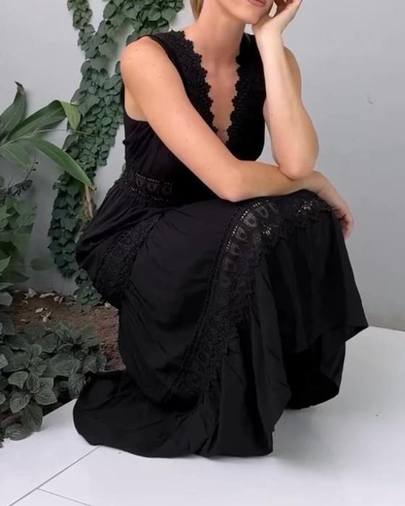 Sora – Ärmlös Boho Midiklänning med Spetsdetaljer